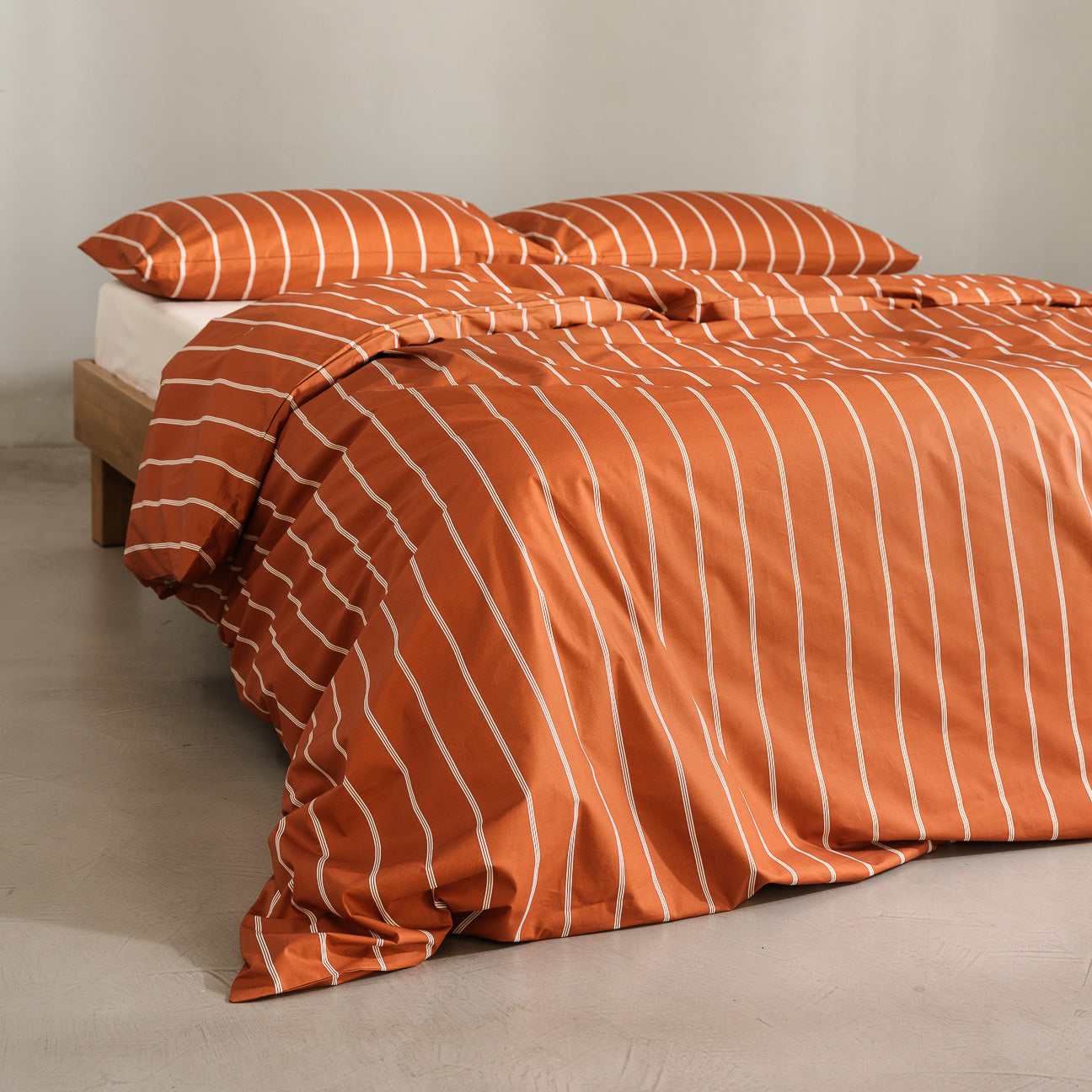 Foto dettaglio completo a righe terracotta e crema nuova collezione a righe in edizione limitata di Dalfilo